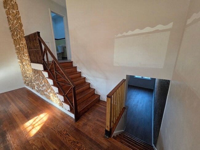 Photo - 1321 E 23rd St