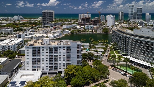 Building Photo - 6900 Bay Dr Unit 6H