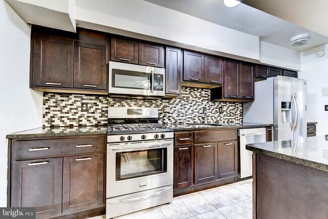 Photo - 1125 West Virginia Ave NE