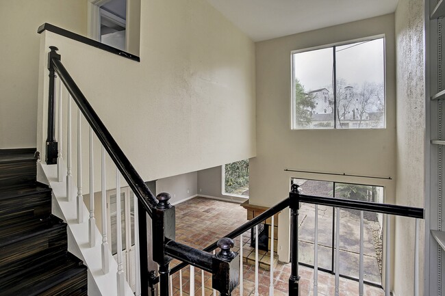 Photo - 217 Roy St Unit 2