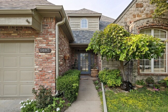 Photo - 4 Bedroom + Bonus Room & Office with Gorgeous Pool