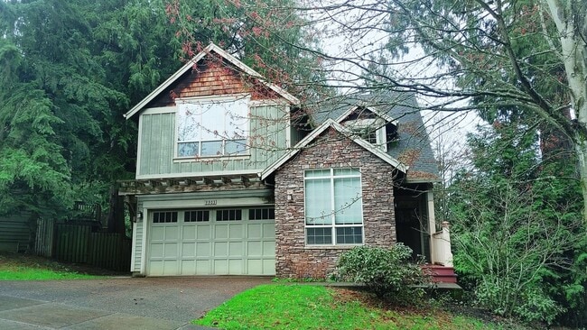 Building Photo - This Beautiful 3 Bedroom 2 1/2 Bath Home i...
