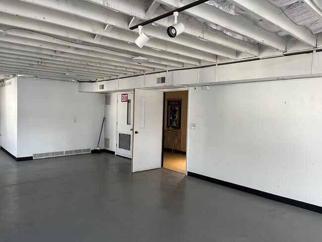 Photo - 5701 NW Radial Hwy Unit White Wall Studio