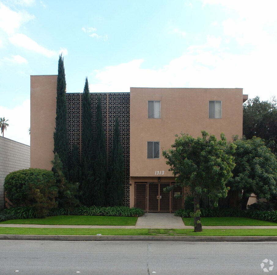 Photo - 1313 Huntington Dr