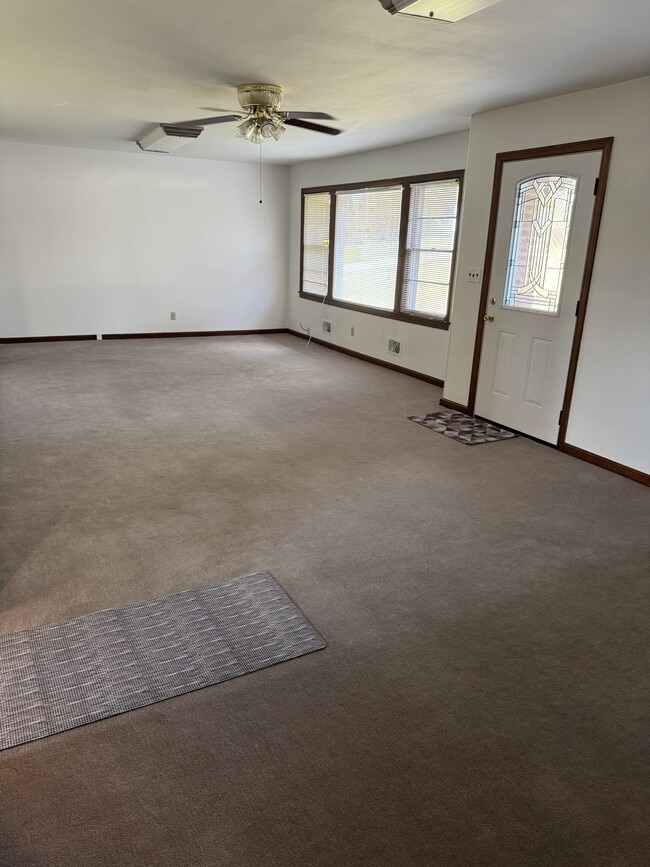 Photo - 3820 Orchard Rd SE