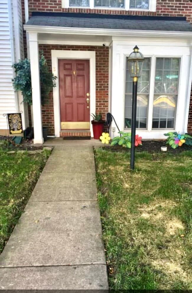 Building Photo - 8876 Stable Forest Pl