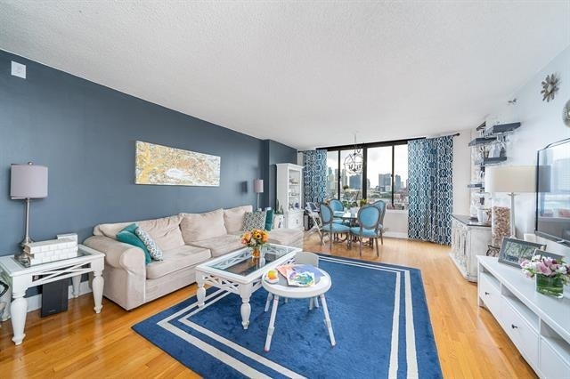 Photo - 415 Newark St. Unidad 6F Rental