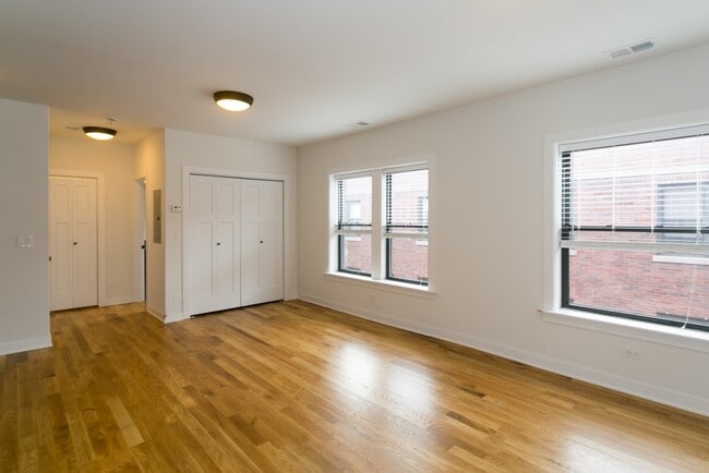 Photo - 2229 W Eastwood Ave Unit WN3