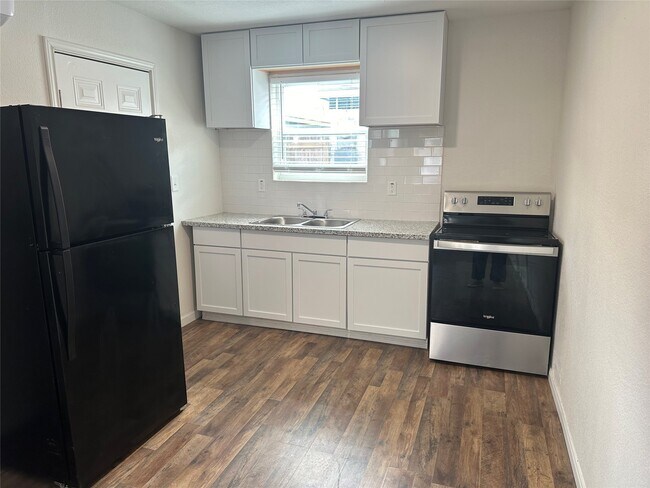 Photo - 3805 Wipprecht St Unit 2