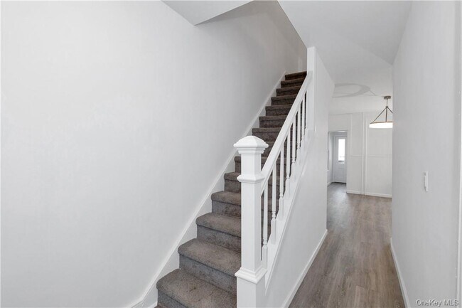 Photo - 107 School St