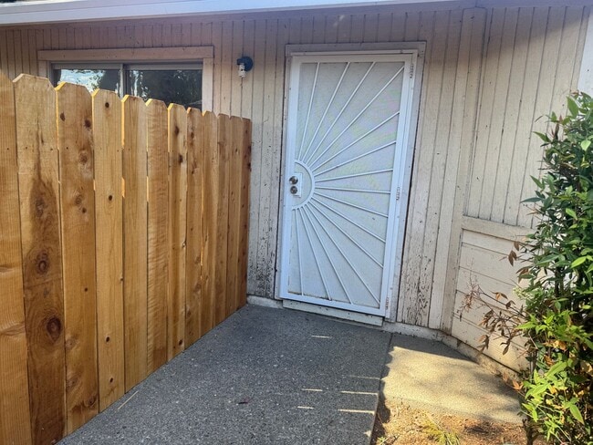 Building Photo - FT125-#4-HB 1X Unit 125 Tabor Rental
