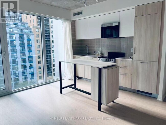 Photo - 65 Mutual St Unit 704