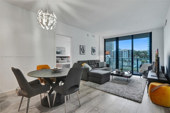 Photo - 121 NE 34th St Unidad 902 Rental