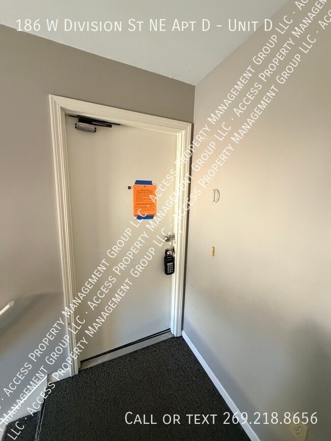 Photo - 186 W Division St NE Unidad D