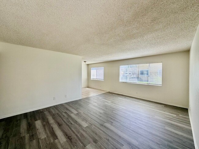 2042 E 19th St Unit B