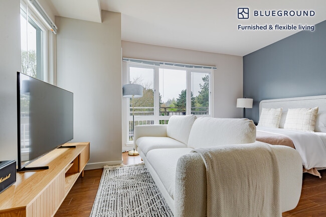 Building Photo - 10333 Main St