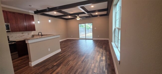 Photo - 1705 Ash Crescent St