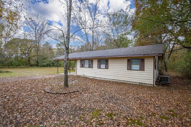 Photo - Charming 3-Bedroom Home on a Spacious Lot in Benton, AR – Perfect for Comfortable Living!