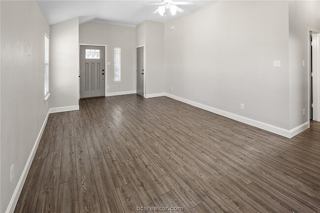 Photo - 916 Crested Point Dr