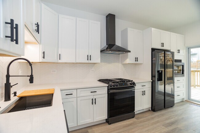 Photo - 1723 W Pierce Ave Unit 2