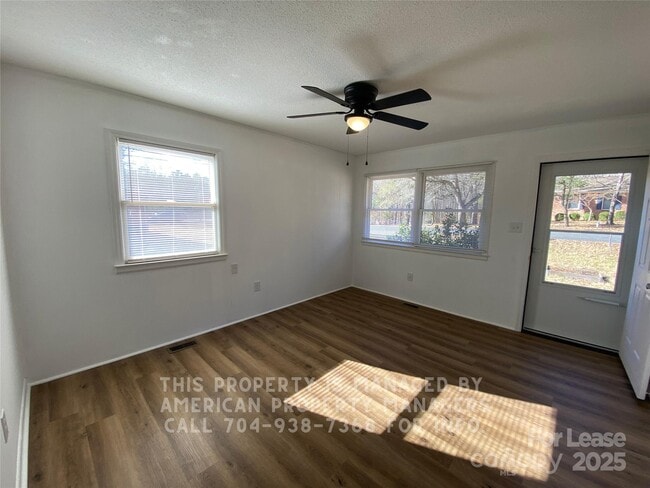 Photo - 3818 Vanderburg Dr