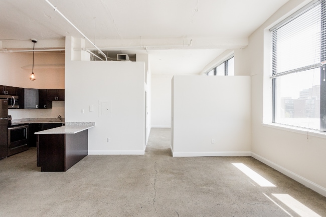 Photo - 4600 Woodward Ave Unidad 208