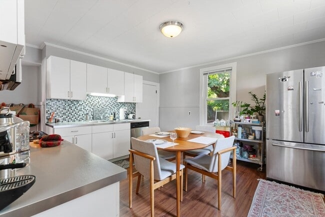 Photo - 17 Holworthy Pl