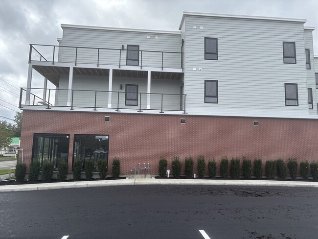 Photo - 1391 Main St Unidad 205