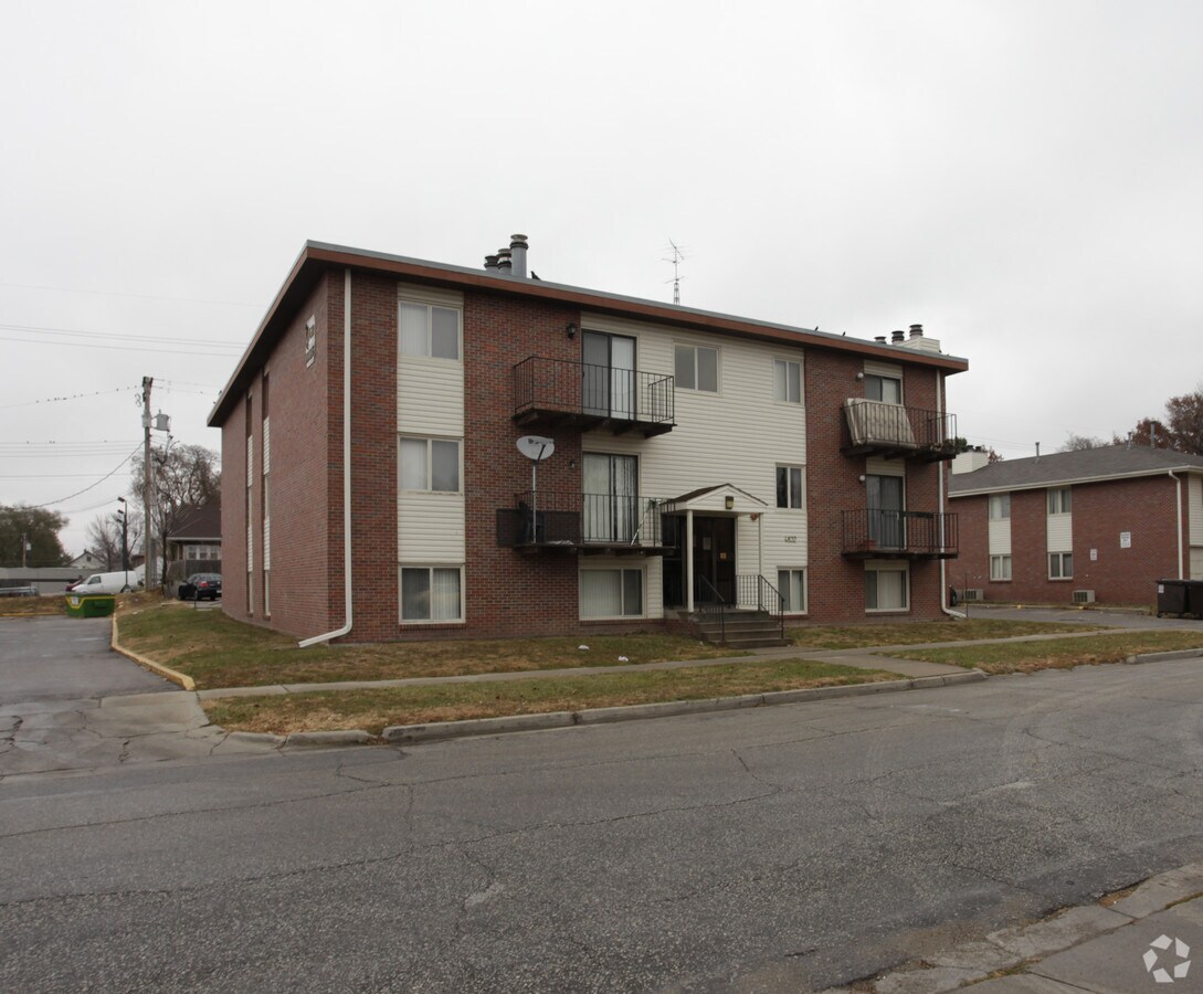 Photo - 4832 Garland St