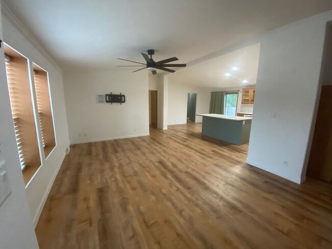Photo - 1027 Falls Creek Dr
