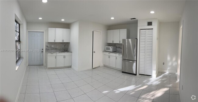 Building Photo - 20620 SW 117th Ave Unit 1 Rental