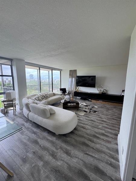 Photo - 20335 W Country Club Dr Unit 910