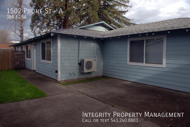 Building Photo - 1502 Prune St Unit A