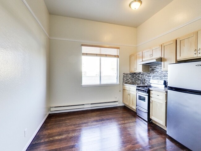 Building Photo - 2228 Union St Unit 109