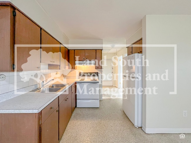 Photo - 2336 Broadway St