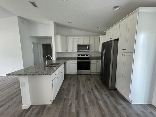 Photo - 6 Maple Course