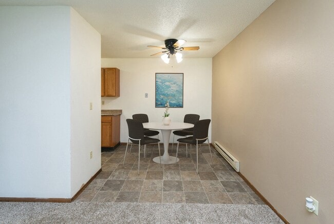 Fargo, ND Maplewood Bend Apartments | Dining - Maplewood Bend