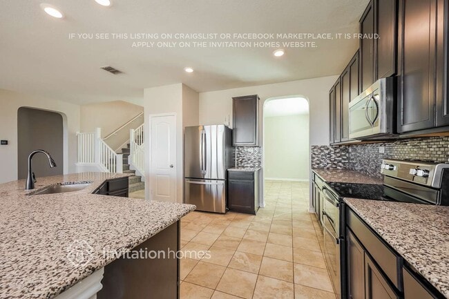 220 Colonial Blf
