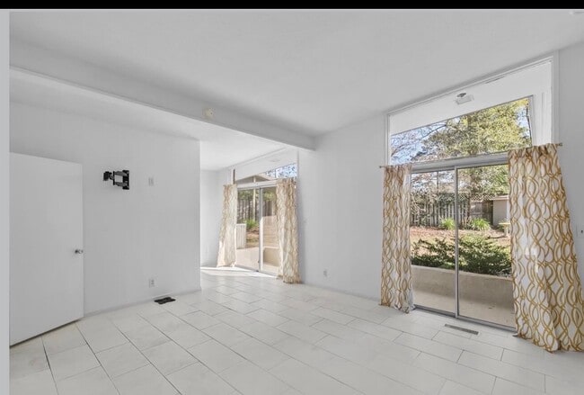 Photo - 104 Rosetta Cir