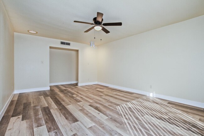 Photo - 4 Bedroom 2 Bathroom with Arizona Room in Tempe