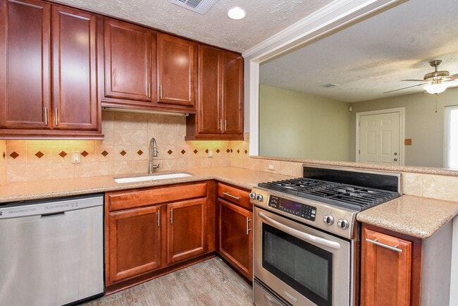 Photo - 7418 Jalna St