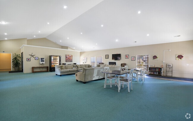 Foto del vestíbulo - Quail Hollow Apartments