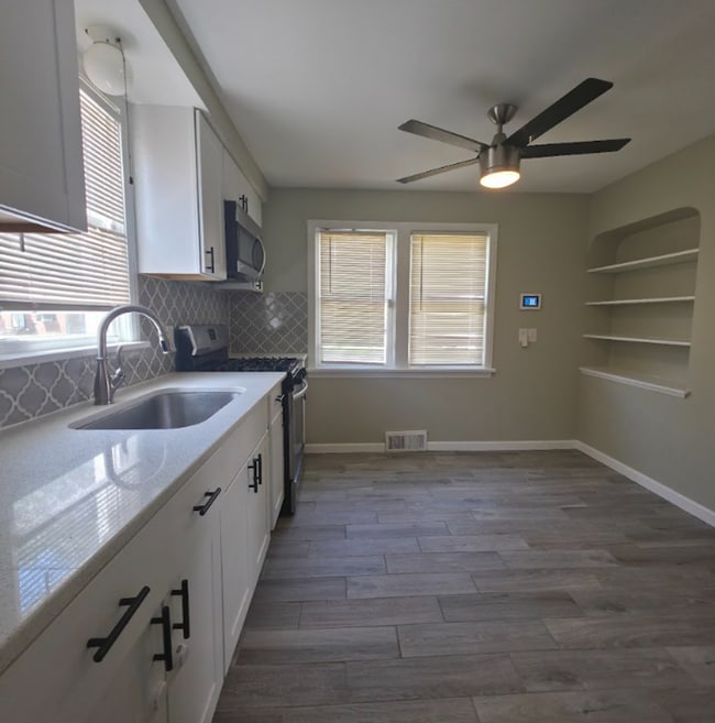 Photo - Single Family Home 3 beds 2 bath Available Now!