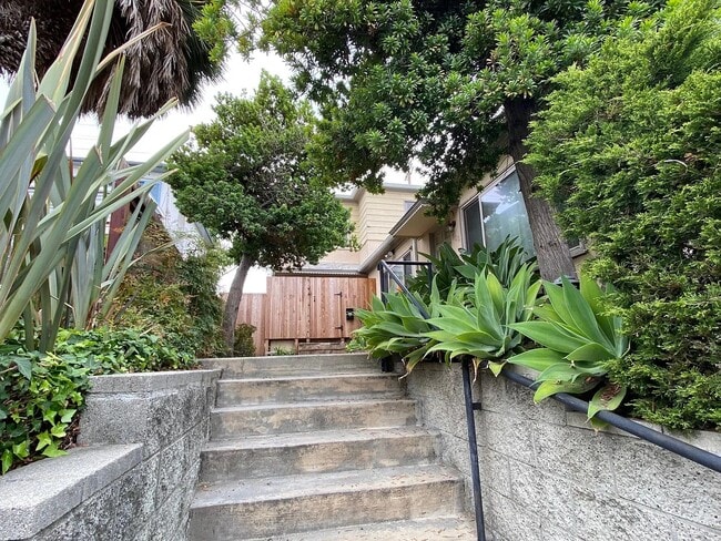 Building Photo - 1715 Glendon Ave