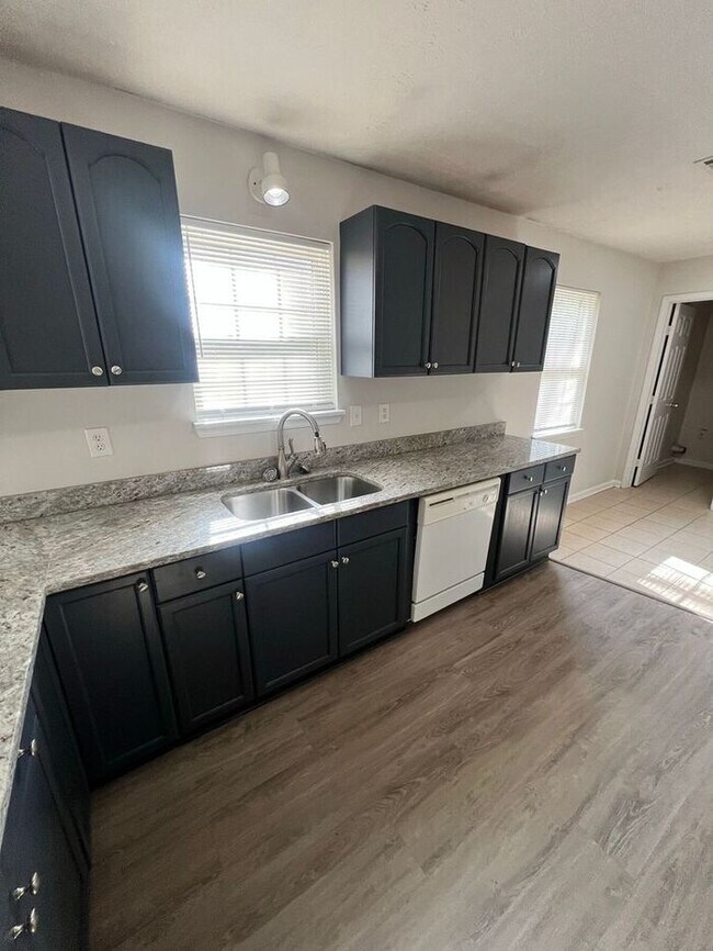 Photo - READY NOW!!! Beautiful 3 bedroom 2 bath HOME in Snellville!