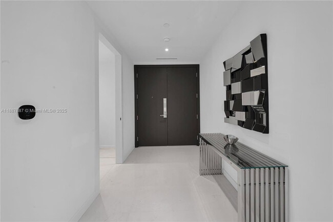 Photo - 300 Biscayne Blvd Way