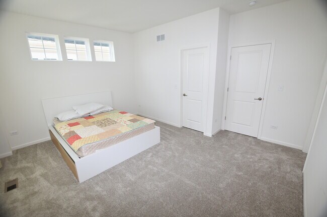 Photo - 2939 Showplace Dr