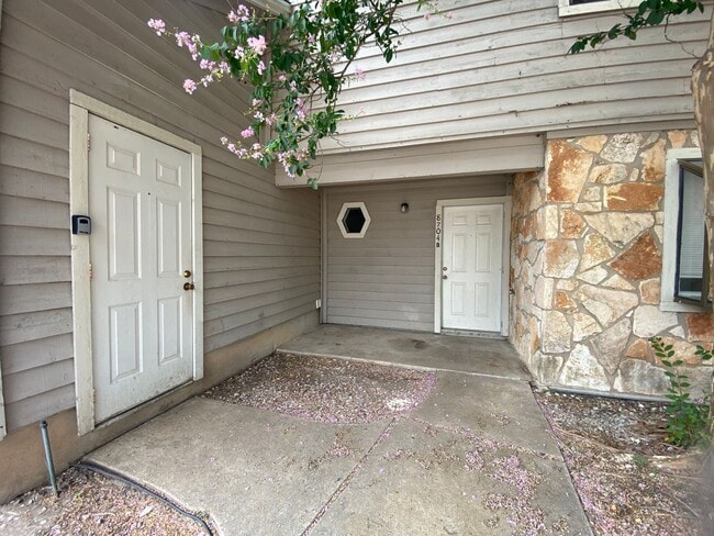 Photo - Cozy 2 bd/2.5 bath NW Austin Home