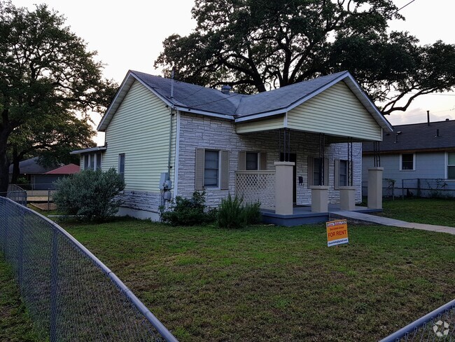 Building Photo - 1182 Navasota St Rental