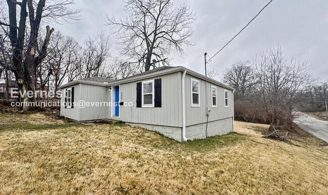 Building Photo - Spacious 3-Bedroom Home with Deck and Modern Appliances